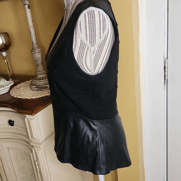 Sanctuary quilted faux leather black top women's size M - Picture 2 of 3